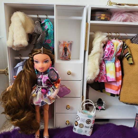 Bratz Minis Flashback Series 1 Pretty in Punk Cloe - Picture 4 of 4